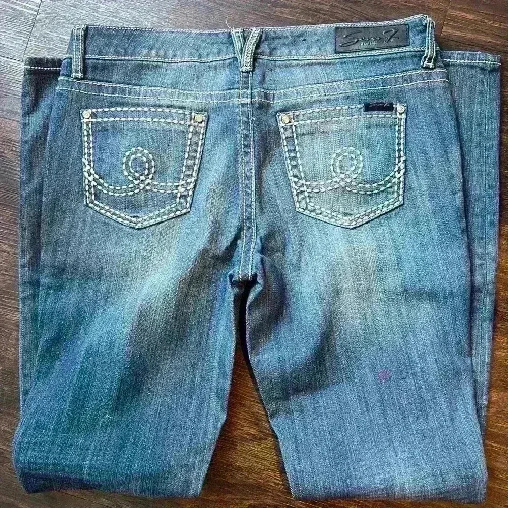 SEVEN7 Slim Fit Heavy Stitched Women's Blue Jeans Size 8 Bedazzled Rivets